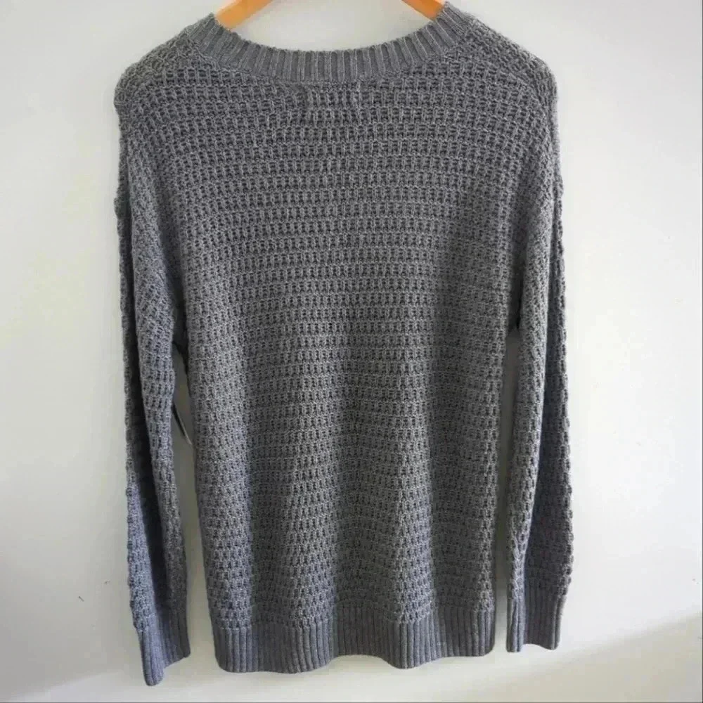 OLD NAVY |  Women's Medium Gray Knitted Long Sleeved Crewneck Sweater - Picture 4 of 4